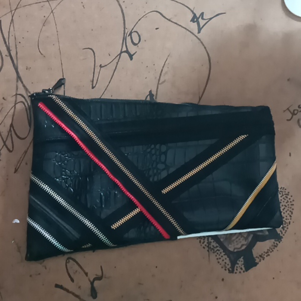 Zipper Clutch